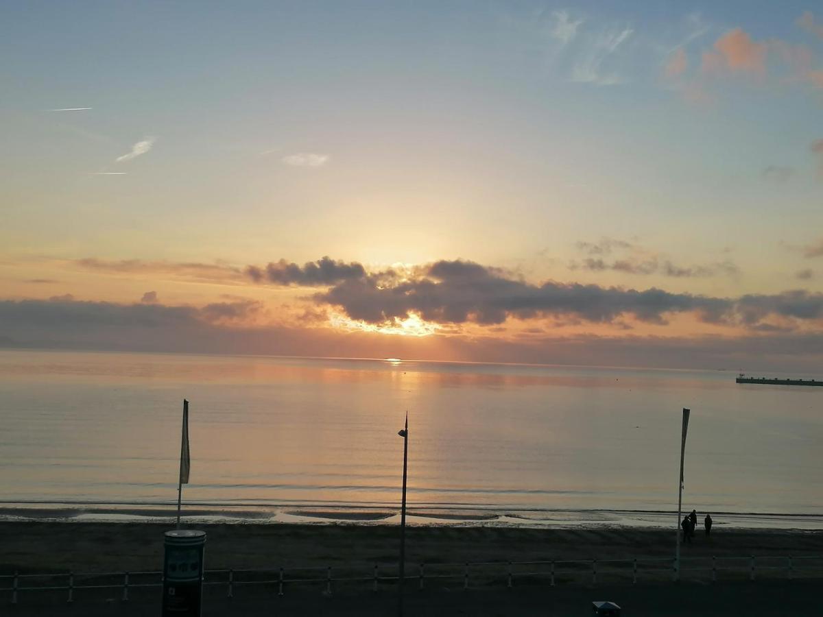 Sunrise View - Beachfront Apartment, Weymouth Dış mekan fotoğraf